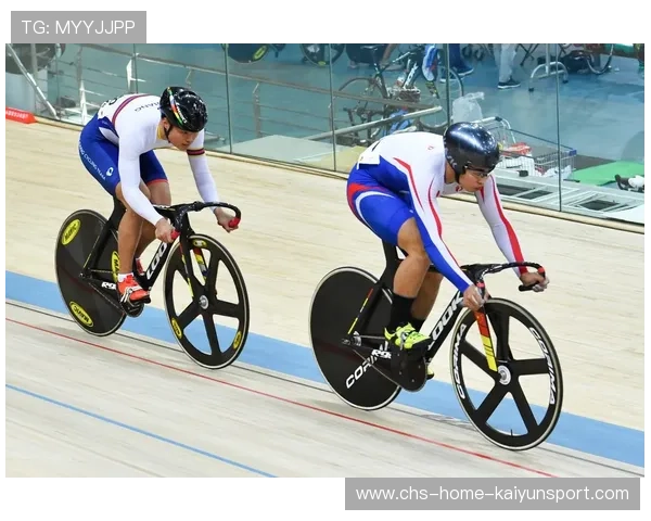 自行车联赛冲刺阶段竞争白热化,分秒必争,自行车比赛 自行车联赛冲刺阶段竞争白热化,分秒必争,自行车比赛